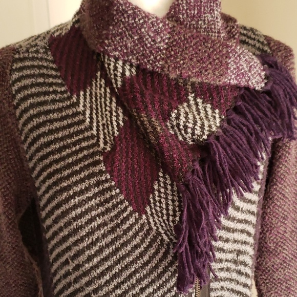 Curio Sweater - Picture 2 of 3